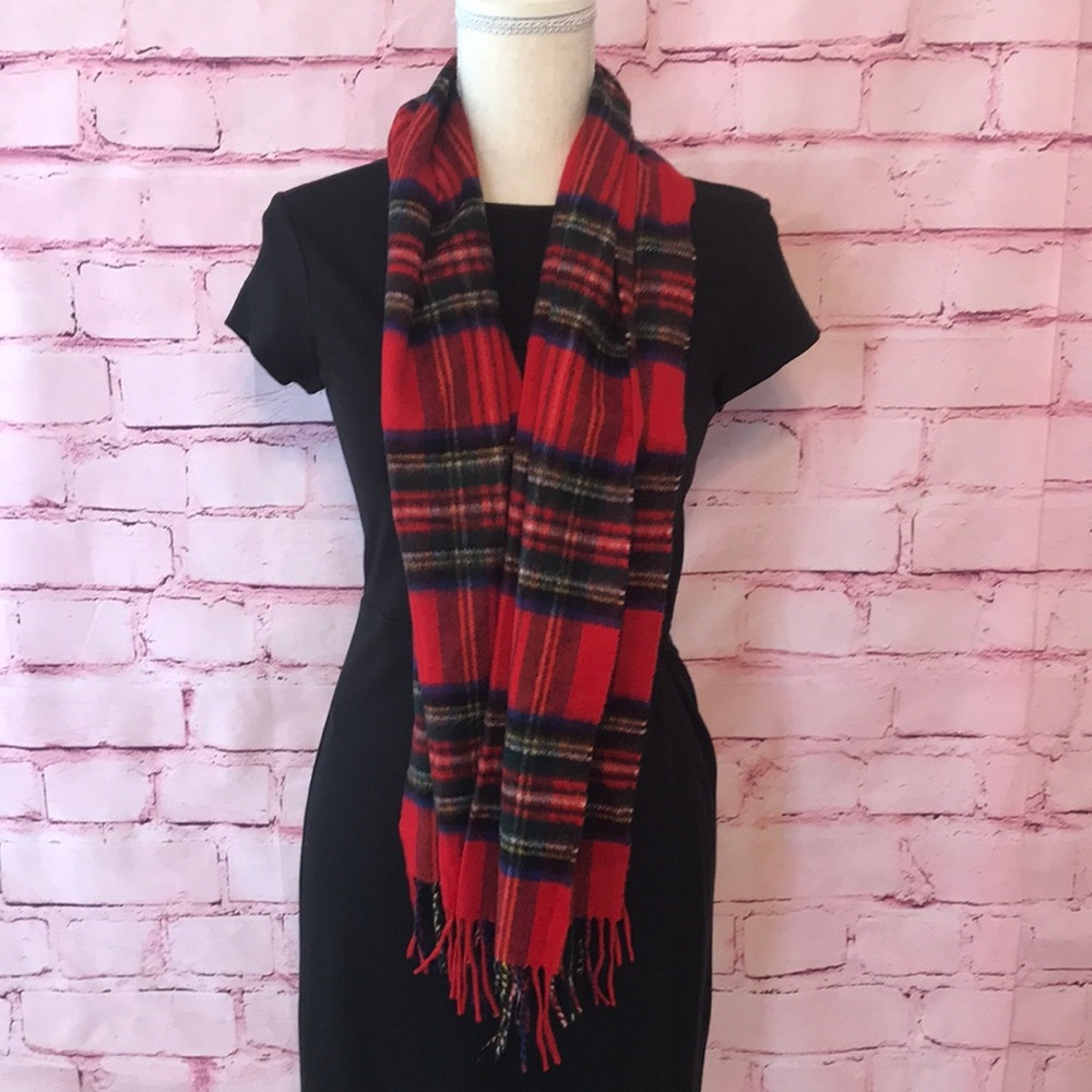 Johnstons’ Classic Plaid Cashmere Scarf